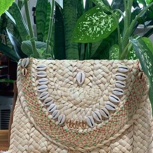 Amaziing handmade 😉  Straw Bag with Shell Accents